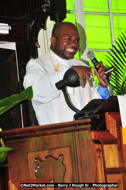 Lucea United Church - United Church in Jamaica and Cayman Islands - Worship Service & Celebration of the Sacrament of Holy Communion - Special Guests: Hanover Homecoming Foundation & His Excellency The Most Honourable Professor Sir Kenneth Hall Governor General of Jamaica - Hanover Jamaica Travel Guide - Lucea Jamaica Travel Guide is an Internet Travel - Tourism Resource Guide to the Parish of Hanover and Lucea area of Jamaica - http://www.hanoverjamaicatravelguide.com - http://.www.luceajamaicatravelguide.com